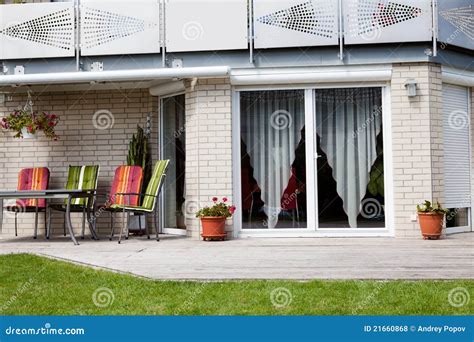 Beautiful Front Yard Of A Stylish Home Stock Photo Image Of Entrance