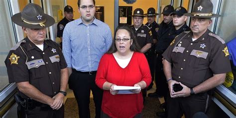 defiant kentucky clerk says she won t block same sex marriage licenses