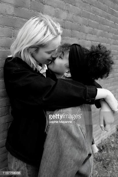 Close Up Lesbian Kiss Photos Et Images De Collection Getty Images