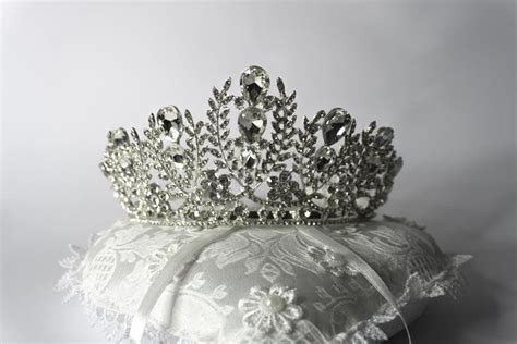 Diamond Silver Crown For Miss Pageant Beauty Contest Stock Image Image Of Necklace Flower