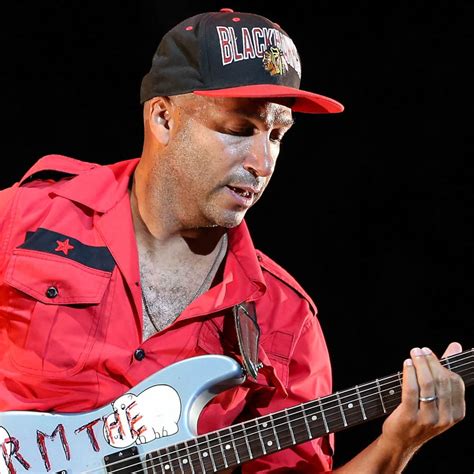 If you're lucky enough to own one of the digitech whammy pedals, you'll have an easier time capturing the like a stone solo. Tom Morello — Stompbox Book