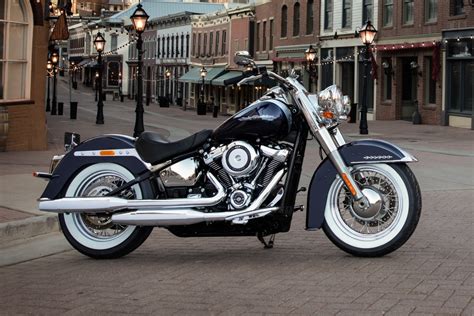The power on the road is. Galería de fotos de la moto Harley-Davidson Softail Deluxe ...