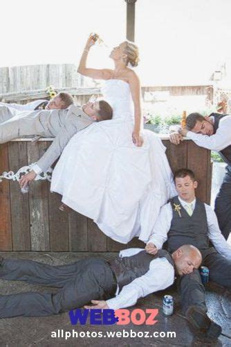 21 Unexpected Awkward Wedding Photos Awkward Wedding