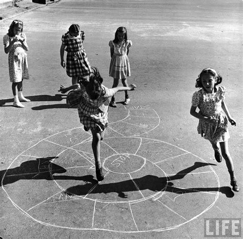 18 Glorious Vintage Photos Capture Kids Playing On The Streets Of New