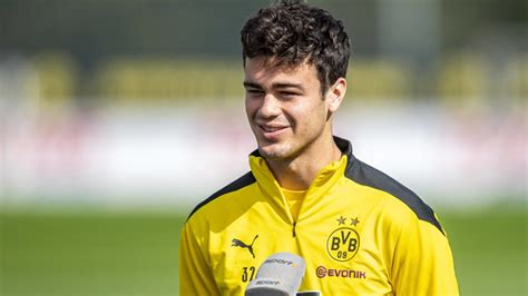 Us teen reyna extends dortmund deal until 2025. Giovanni Reyna bei Borussia Dortmund: Mission ...