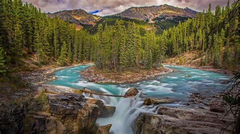 贾斯珀国家公园内的辛华达瀑布，加拿大艾伯塔省 大自然的鬼斧神工 贾斯珀国家公园内的辛华达瀑布，加拿大艾伯塔省 © Mana Arabi