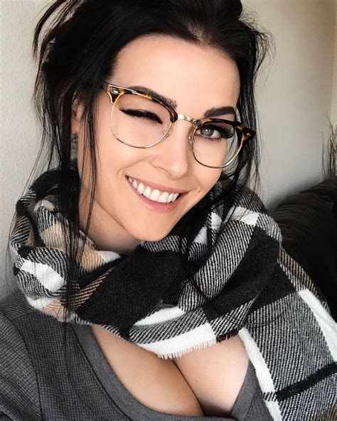 Wallpaper Niece Waidhofer Brunette Women With Glasses Looking At