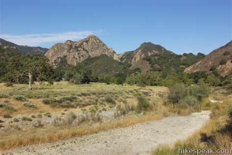 The site still draws visitors from all over the world decades after the show left the air. Grassland Trail to Rock Pool | Malibu Creek SP | Hikespeak.com