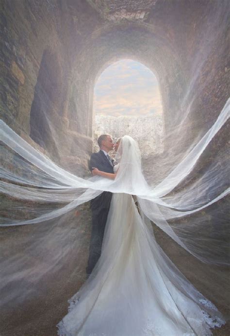 18 Romantic Wedding Photo Ideas To Take With Your Bridal