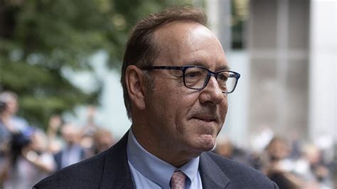kevin spacey to pay 1 million in house of cards settlement