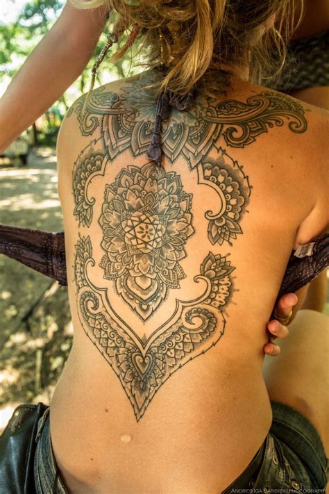 Looks Like A Hippy Back Tattoo Women Girl Back Tattoos Tattoos