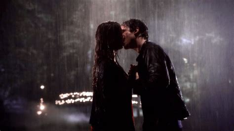 The Vampire Diaries 10 Vezes Em Que Damon E Elena Agiram Como Um Casal Normal Critical Hits