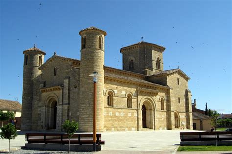 Iglesia De San Martín Construcción Románica En España House Styles