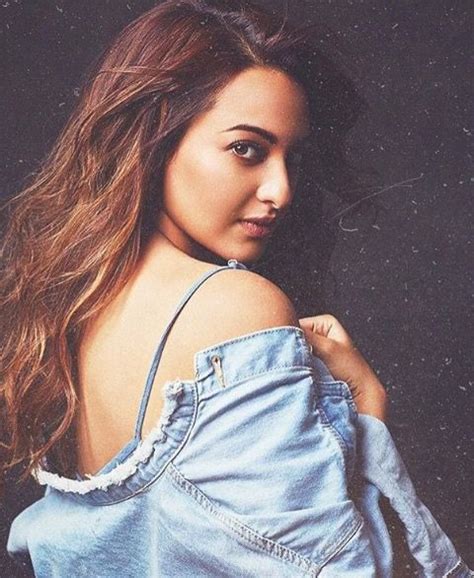 Pin By 퀸 ♏️ On ️sonakshi Sinha ️ Celebrities Indian Celebrities Sonakshi Sinha