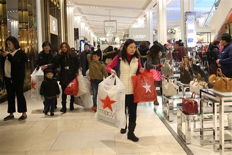 What's Open New Year's Day 2018? Stores, Restaurants, Banks | Money
