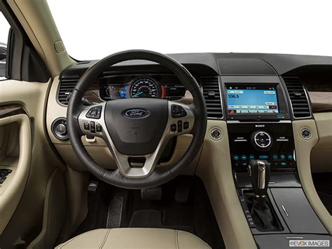 2019 Ford Taurus Se Driving