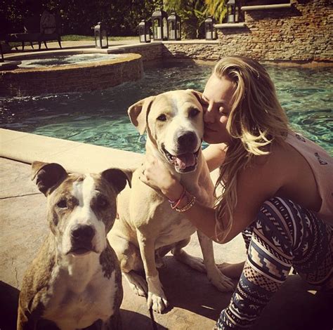 30 Celebrities That Absolutely Adore Pit Bulls Anguspost