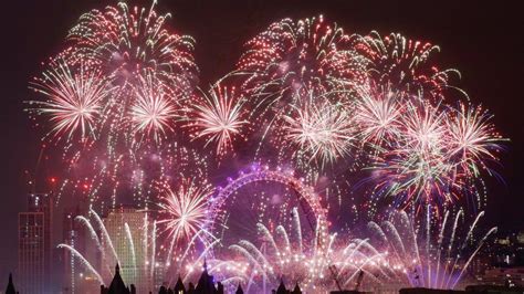 London New Year Fireworks Open To The Public For First Time In Two