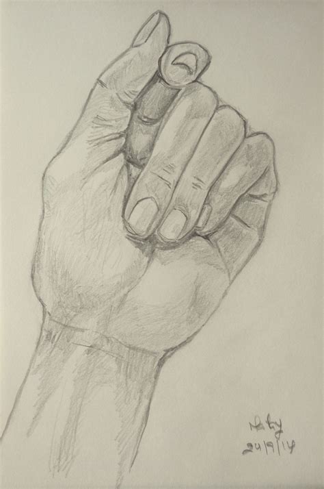 Desenho De Uma Mão Fechada Inspirado Em Desenho Retirado Do Pinterest