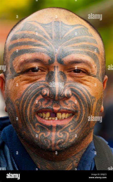 Maori Man With Ta Moko Facial Tatoo Manurewa Sunday Market Stock Photo