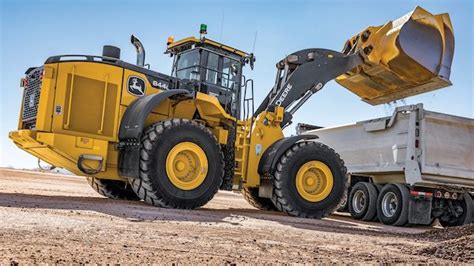 Taking A Closer Look At The New John Deere L Series Wheel Loaders