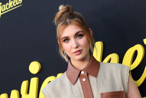 Yellowjackets Sophie Nélisse In Bathing Suit Enjoys Snuggles — Celebwell