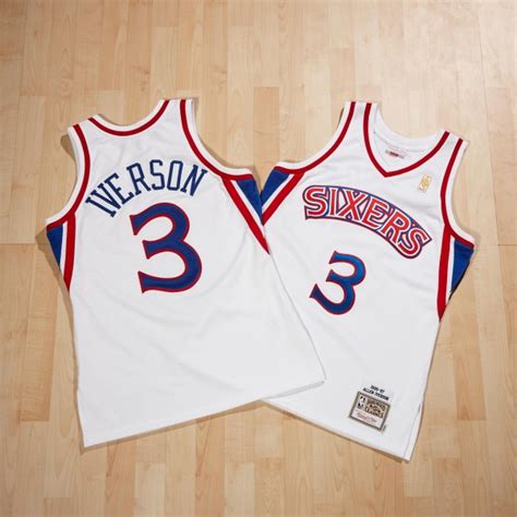Das trikot der russen zollt diesem wunsch rechenschaft. Herren NBA Philadelphia 76ers Trikot Allen Iverson 1996-97 ...