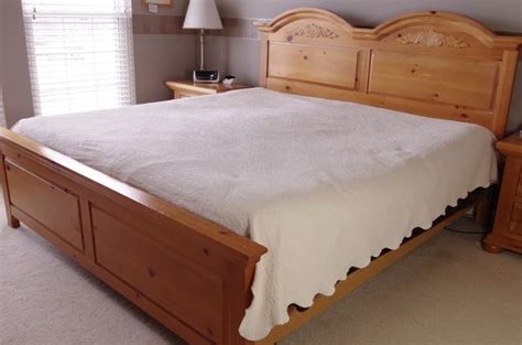 Broyhill Fontana King Size Bed Distressed Pine In 2020 King Size
