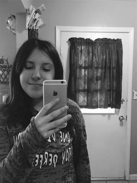 Pin By Cams Girl ️ On Selfies Selfie Mirror Selfie Scenes