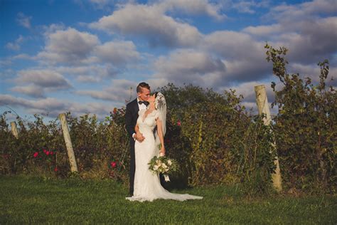 Saltwater Farm Vineyard Wedding Ct Tara And Jj Maler Photography