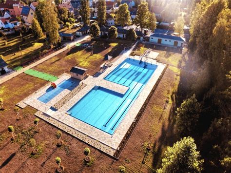 This file is licensed under the creative commons attribution 3.0 unported, 2.5 generic, 2.0 generic and 1.0 generic license.: BPS / Leben - Freibad Ottendorf-Okrilla