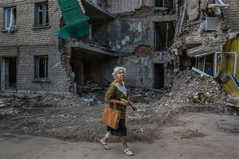 Enmity And Civilian Toll Rise In Ukraine While Attention Is Diverted The New York Times