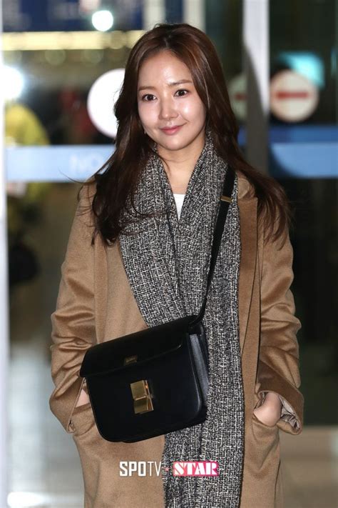 Park Min Young Shows Off Flawless Skin At The Airport