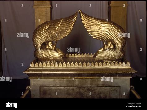 Tabernacle Ark Of The Covenant Banque Dimage Et Photos Alamy