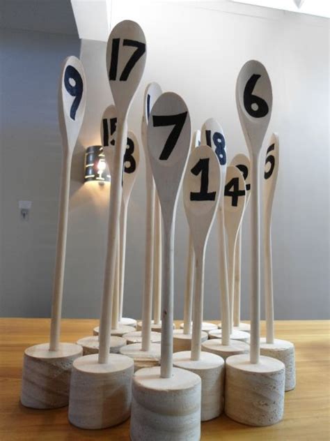 These attractive horseshoe style clips with a weighted base are ideal for table numbering at large corporate events, weddings or banquets. idea para numero de mesas/ pedidos | Coffee shop design ...