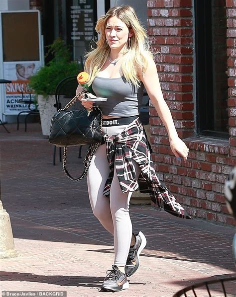 Hilary Duff Flaunts Her Fit Physique In A Cropped Tank And Nike Leggings For A Morning Workout