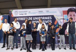 Entrega El Gobernador Uniformes Deportivos A Estudiantes De Escasos