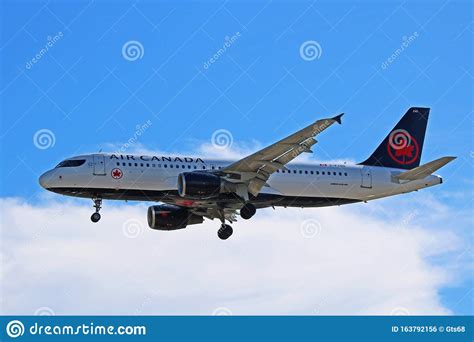 Air Canada Airbus A320 200 In New Livery Side View Editorial Photo