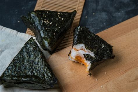 Premium Photo Onigiri Seaweed Wrap