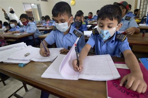 Children Study At A School In Dhaka
