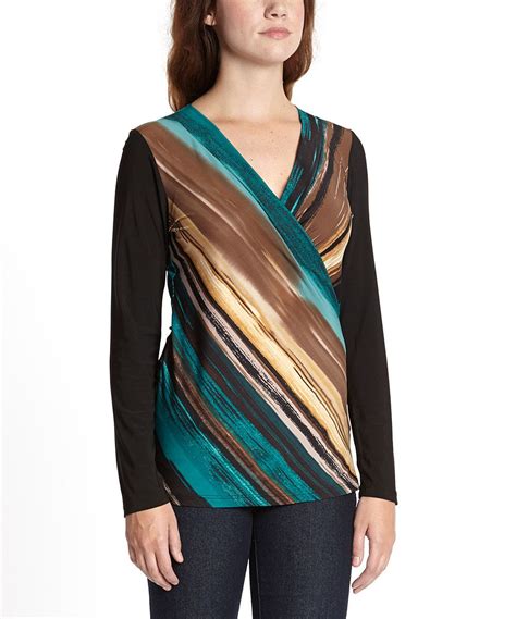 Love This Top From Zulily Mostly Neutral With Just A Pop Of The Blue
