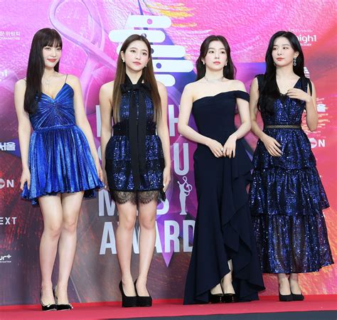 29th Seoul Music Awards Red Carpet Outfits Kpop Award Show Outfits