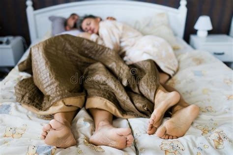 Husband And Wife Sleeping In Bed Together Partially Covered Zdjęcie Stock Obraz Złożonej Z