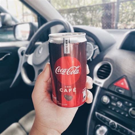 Coca Colapluscafé — Yendo Para El Trabajo Y Tomando Coca Cola Con