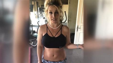 Britney Spears Proves Shes The Queen Of Quarantine With Limited Gym Equipment Good Morning