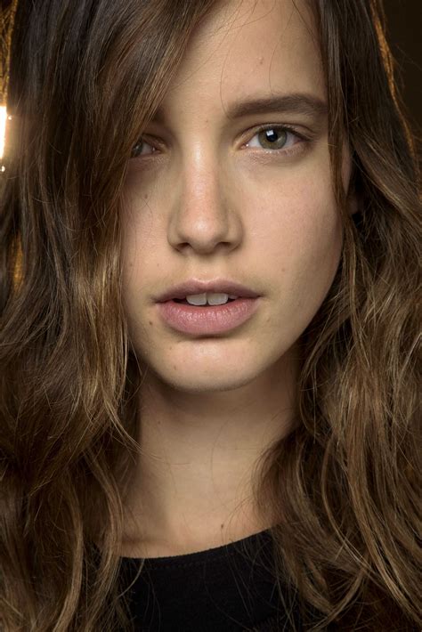 Chestnut Brown Hair Why We Love This Hue For The Holidays