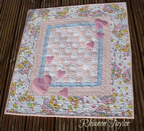 The Nifty Stitcher Hearts Baby Quilt Tutorial