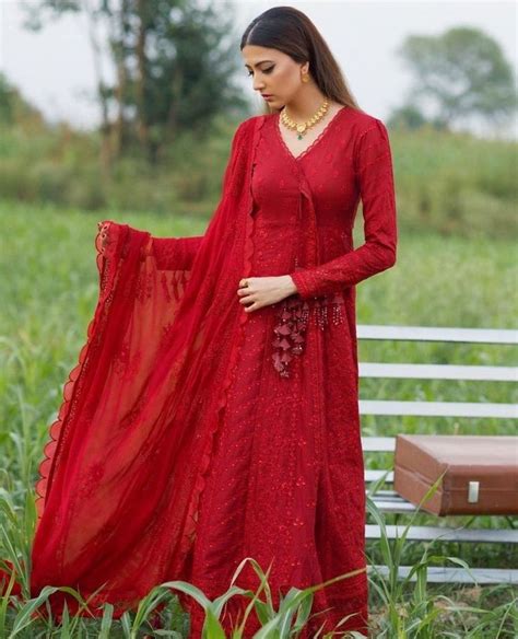 Pin By ♛𝑄𝑢ن𝑜𝑜𝑡 𝐴𝑙𝑖♛ On Pakistani Actresses Pakistani Dress Design Pakistani Dresses