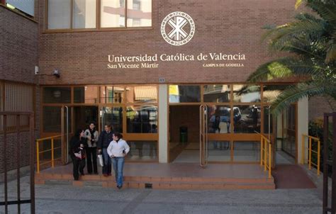 The institution was created as the first private university of panama, and was opened on may 27, 1965. La Universidad Católica considera que la política del Consell perjudica a alumnos de la pública ...