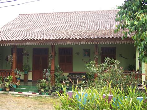 Rumah adat nanggroe aceh darussalam = krong bade. Kebudayaan dan Kesenian Indonesia